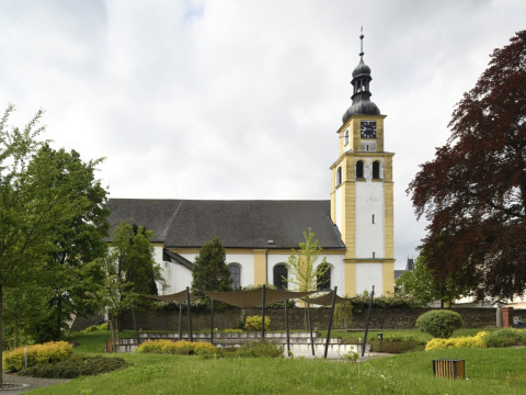 Hradec nad Moravicí, kostel sv. Petra a Pavla
